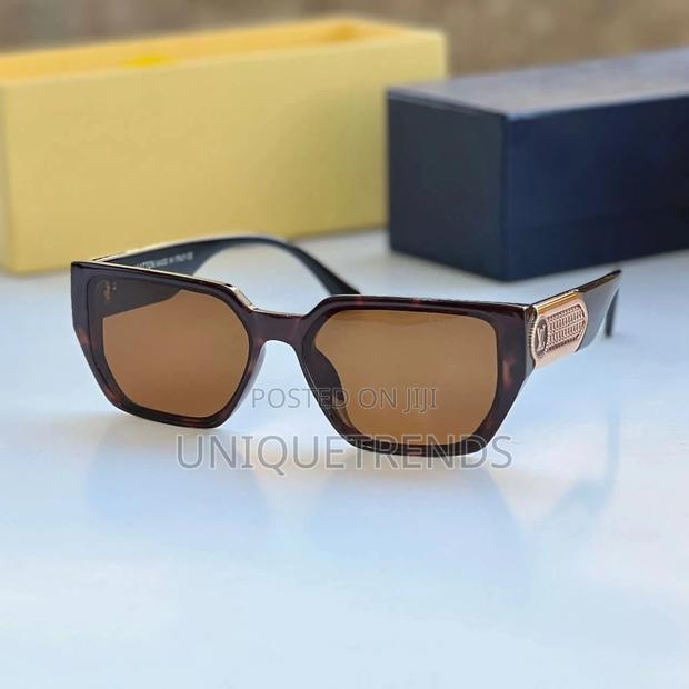 Luis Vuitton Sunglasses · Photo 1
