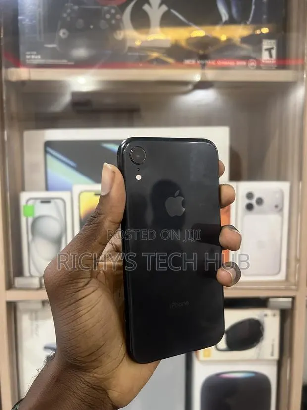 Apple iPhone XR 64 GB Black · Photo 1
