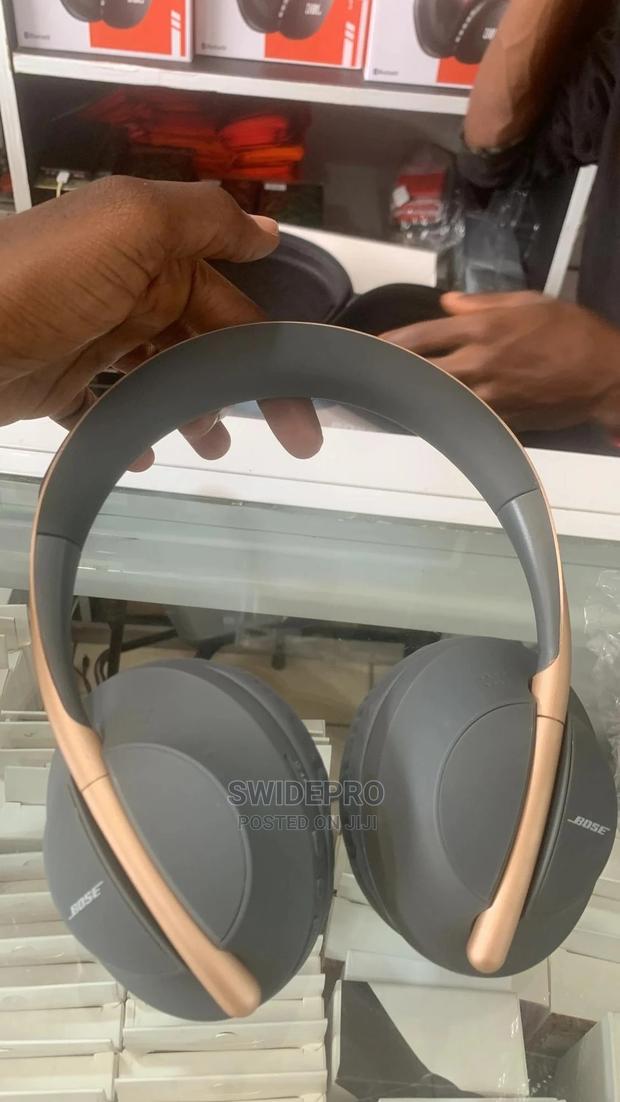 Bose 700 Headset Super Bass · Photo 1