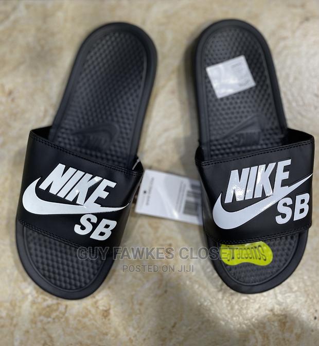 Nike Slides · Photo 1