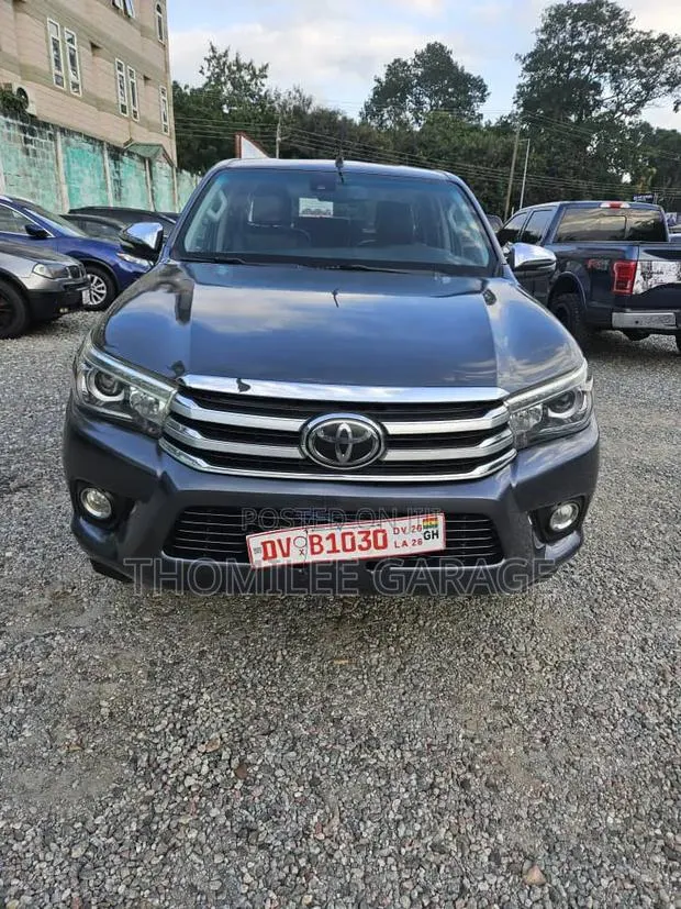 Toyota Hilux 2019 Black · Photo 1