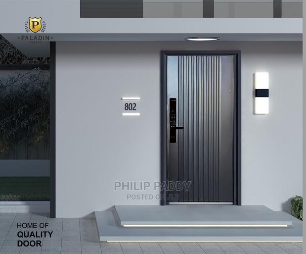 High Quality Door · Photo 1