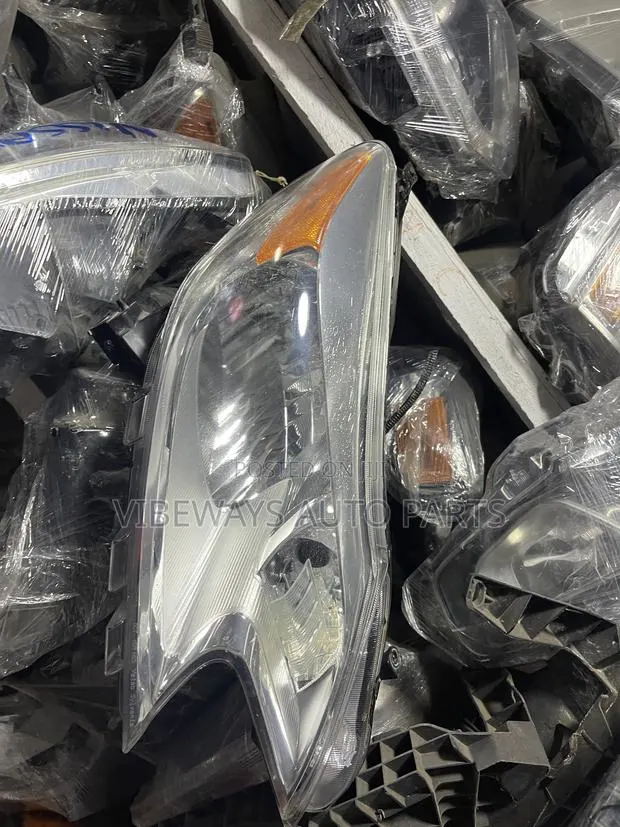 Versa Note 2014-2016 Headlights Original Right · Photo 1