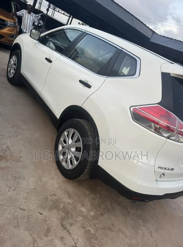 Nissan Rogue SV AWD 2016 White