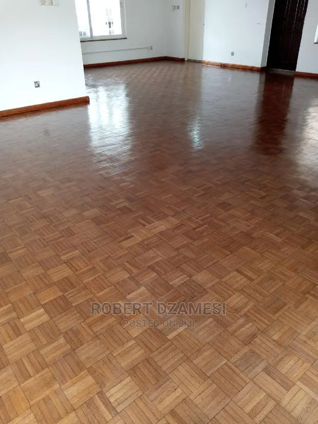 Wooden Floor Polishing · Photo 1