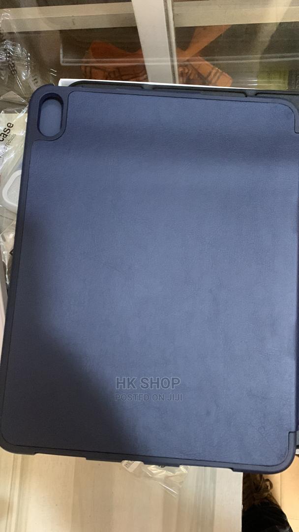 iPad 10th Generation Book Cover / Flip Case · Photo 3