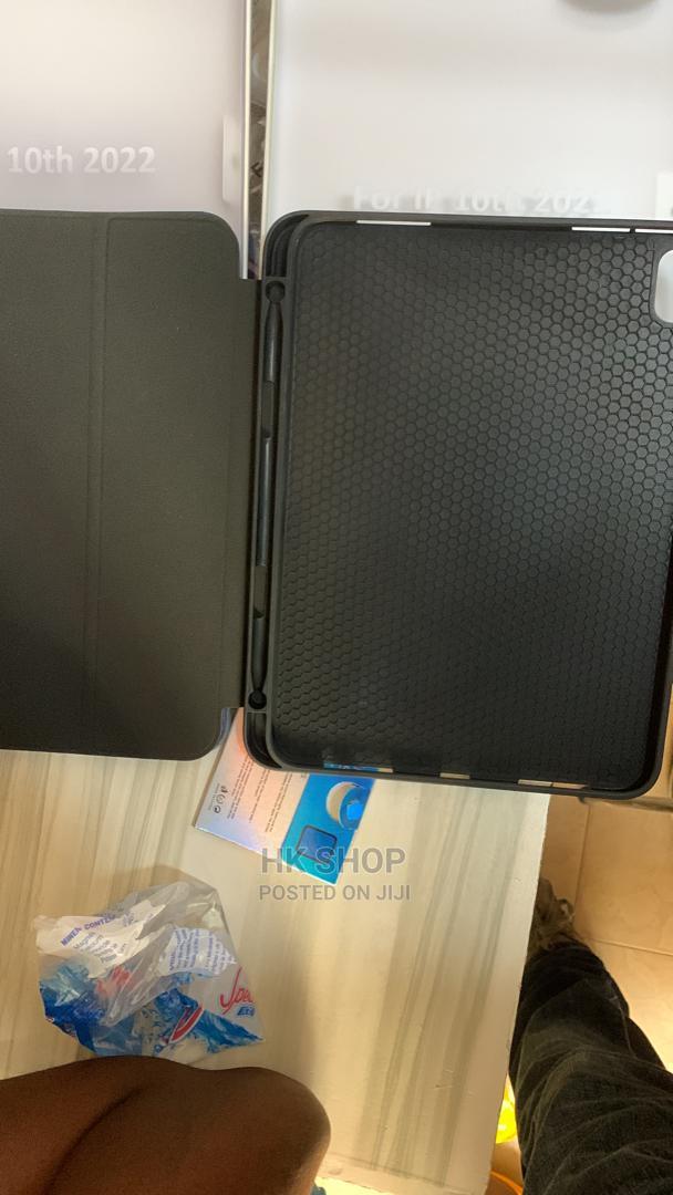 iPad 10th Generation Book Cover / Flip Case · Photo 2