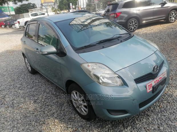 Toyota Vitz 1.3 AWD 5dr 2010 Silver · Photo 5