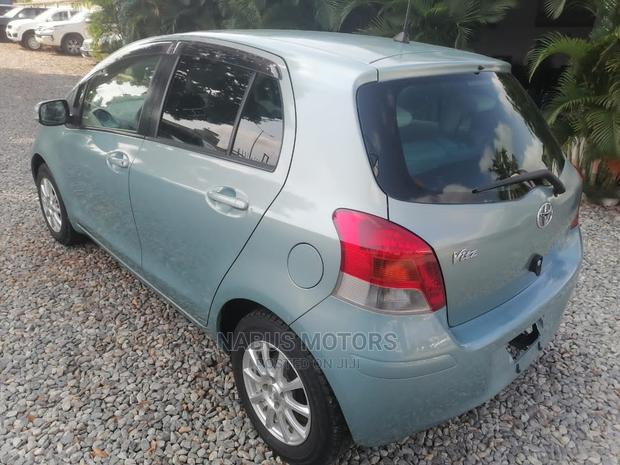 Toyota Vitz 1.3 AWD 5dr 2010 Silver · Photo 7