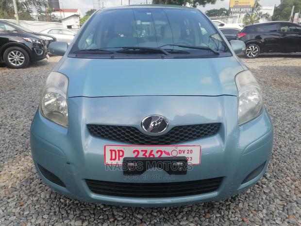 Toyota Vitz 1.3 AWD 5dr 2010 Silver · Photo 6