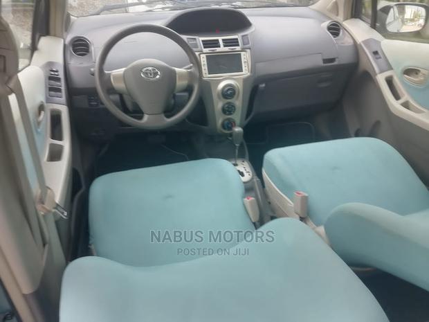 Toyota Vitz 1.3 AWD 5dr 2010 Silver