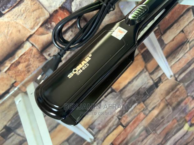SN-823 Professional Hair Straightener · Photo 3
