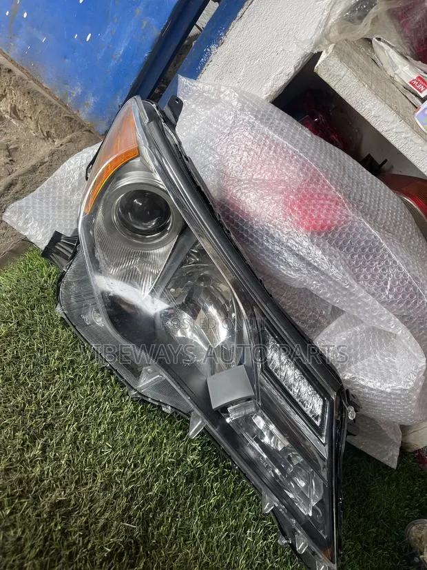 Toyota RAV4 2014-2015 Headlights Original Used · Photo 1