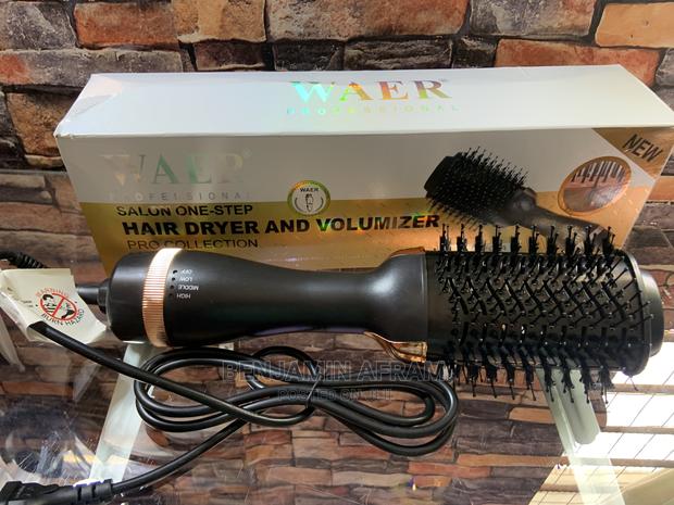 Corded Waer Hair Brush and Dryer · Photo 4