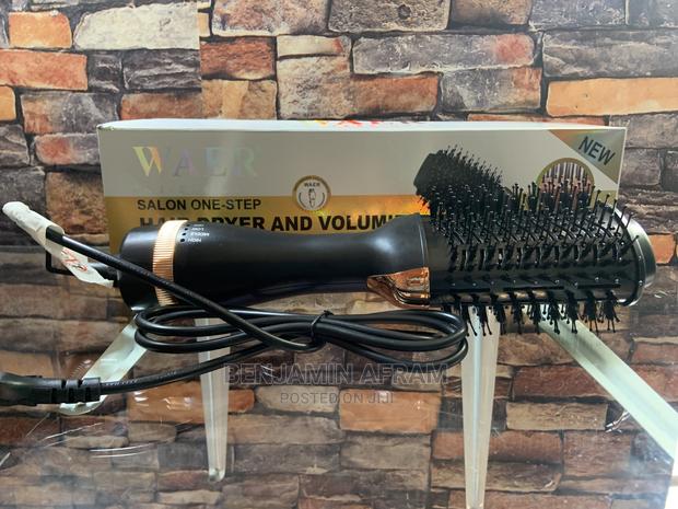 Corded Waer Hair Brush and Dryer · Photo 1