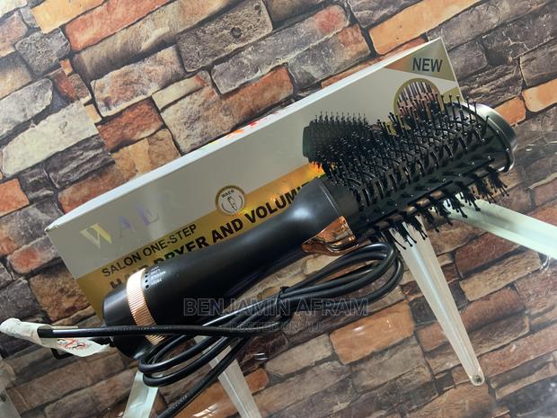 Corded Waer Hair Brush and Dryer · Photo 6