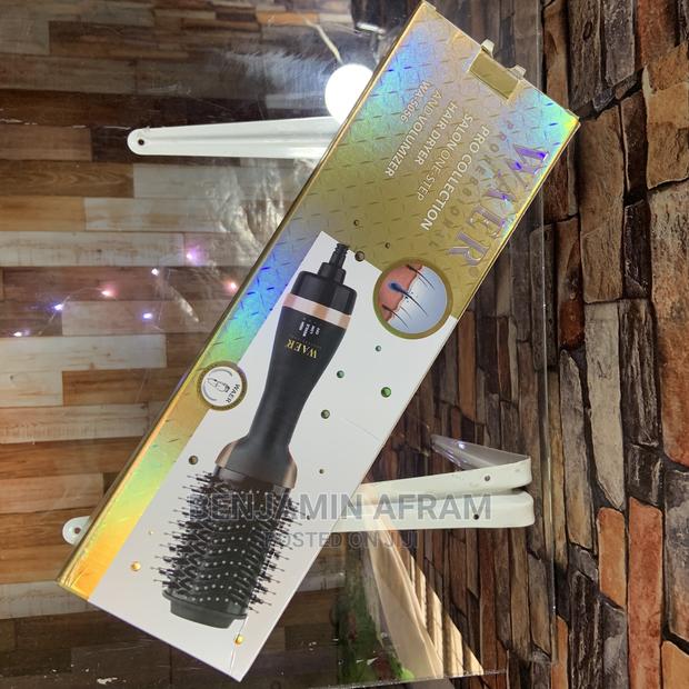 Corded Waer Hair Brush and Dryer · Photo 3
