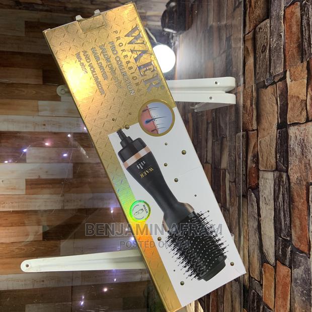 Corded Waer Hair Brush and Dryer · Photo 5