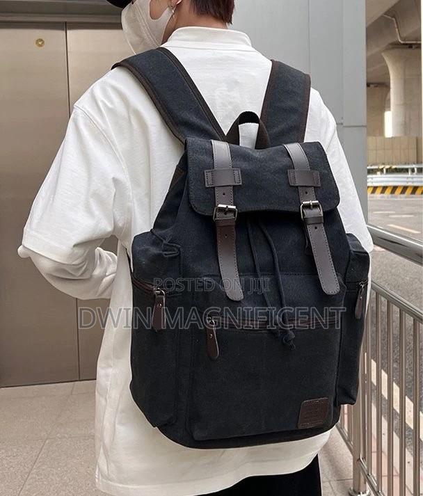 Solid Backpack · Photo 4