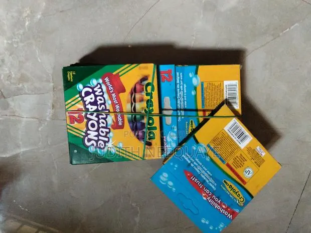 12 Washable Crayons (10 Packs ) · Photo 1