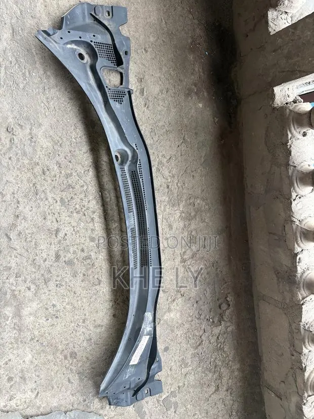 HRV 2016-2021 Wiper Panel · Photo 1