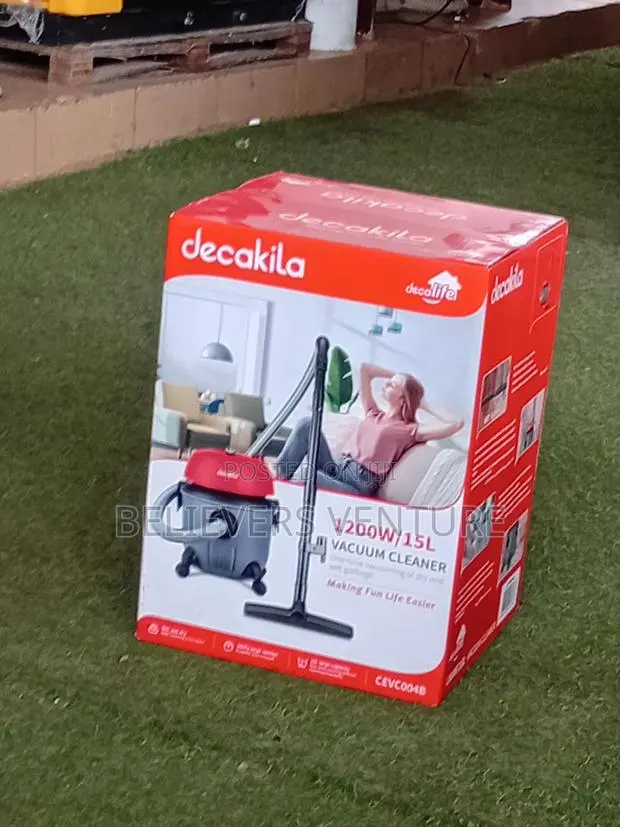 Professional-Grade Vacuum Cleaner for Deep Cleaning · Photo 1