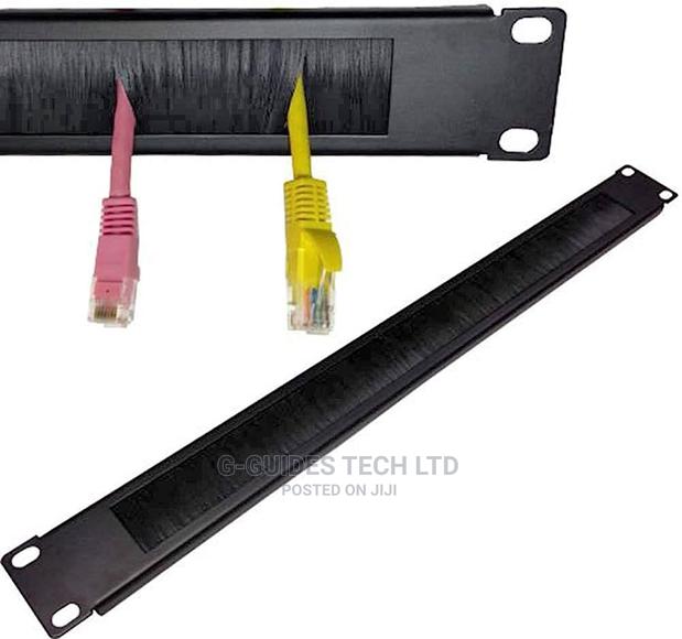 Brush Cable Managment, 19” U1 Brush Panel Cable Manager · Photo 2