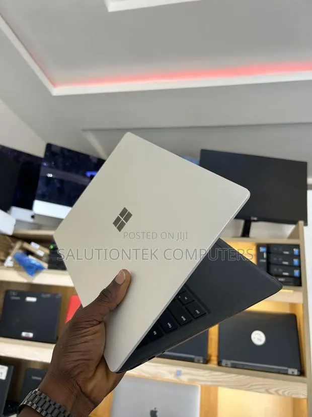 Laptop Microsoft Surface Laptop 2 8GB Intel Core i7 SSD 256GB · Photo 1