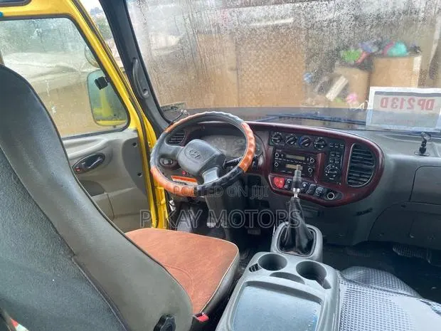 Hyundai County 2012 Yellow · Photo 4