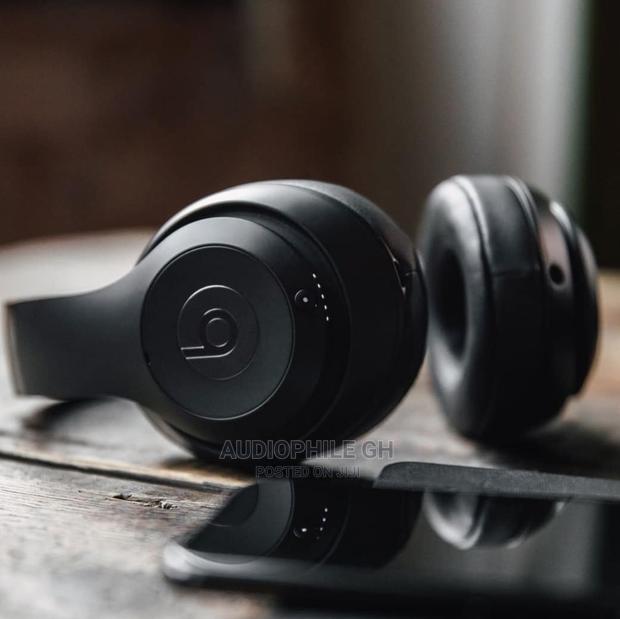 Beats Studio 3 Wireless Noise Cancelling Headphones · Photo 2