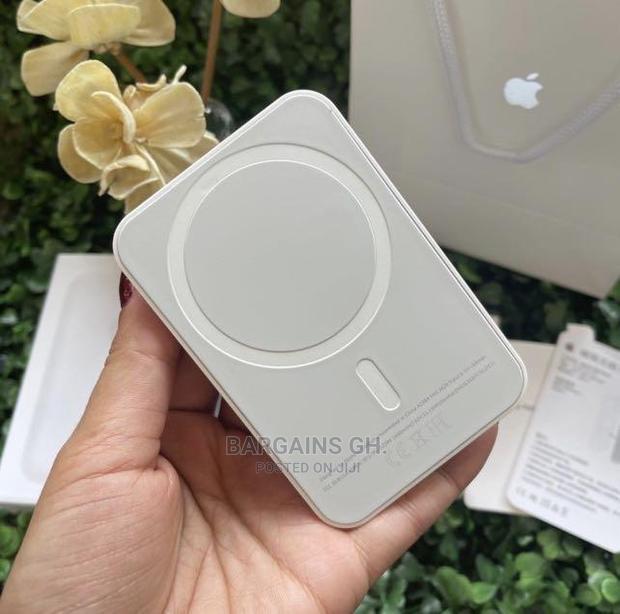 iPhone Battery Pack (Quick Charge) Wireless Power Bank · Photo 3