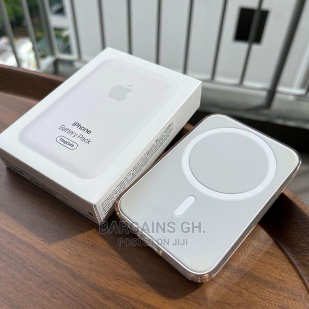 iPhone Battery Pack (Quick Charge) Wireless Power Bank · Photo 1