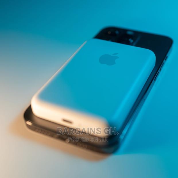 iPhone Battery Pack (Quick Charge) Wireless Power Bank · Photo 2