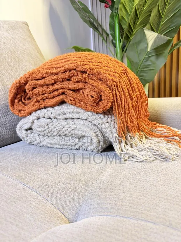 Plush Comfort Throw Blanket · Photo 1