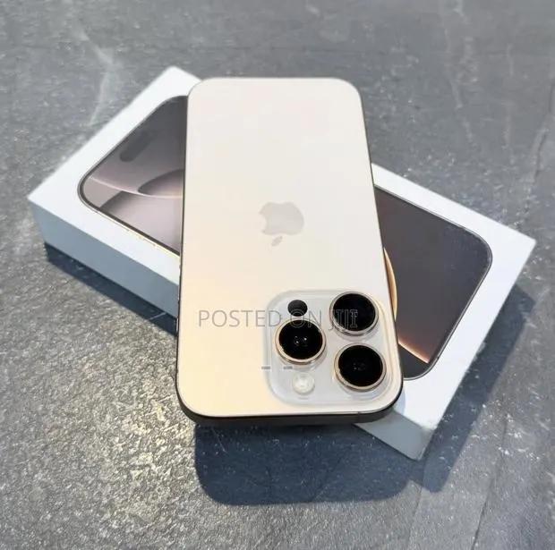 Apple iPhone 16 Pro Max 256 GB Gold · Photo 1