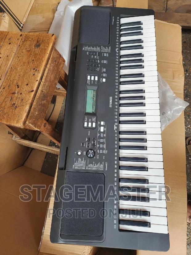Psr E373 Keyboard · Photo 3