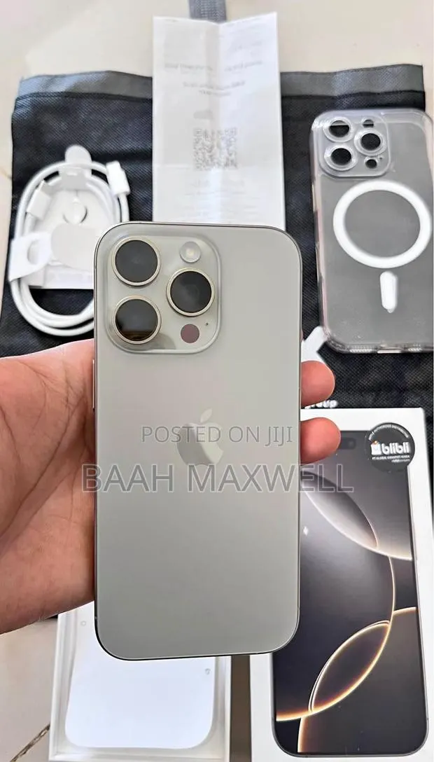 Apple iPhone 15 Pro Max 256 GB Silver · Photo 1