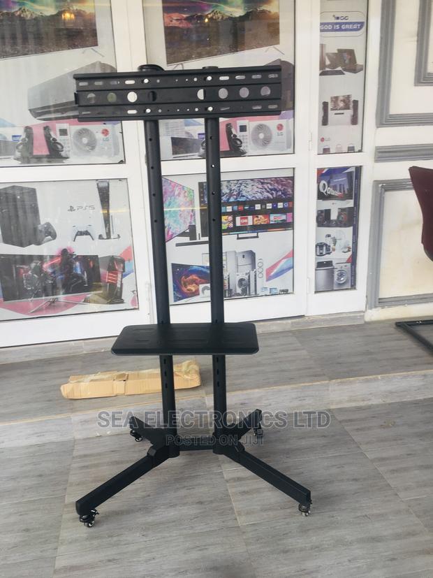 Trolley Stand for Screen Size: 32-70" · Photo 1