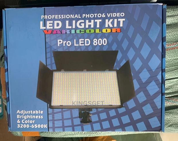 Pro Led 800 Light Kit With Battery, Adapter and Stand · Photo 1