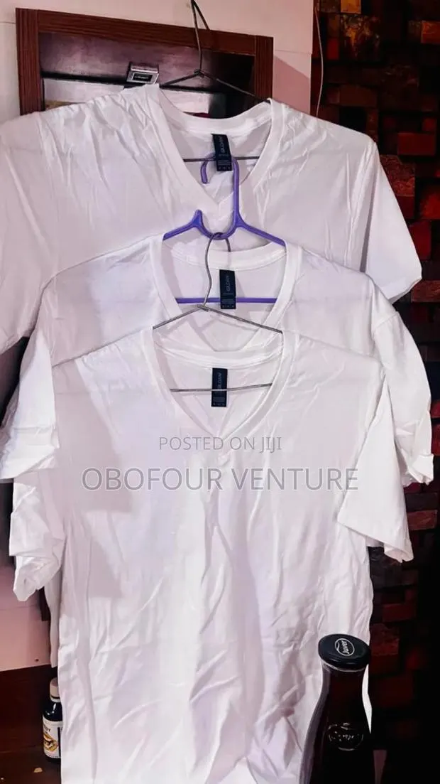 Adult Men's Sleeve v-Neck Shot Sleeve. Ghana 100% COTTON Fabric · Photo 1