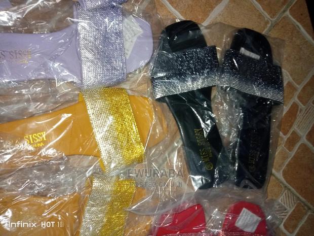 Color Matching Slippers · Photo 6