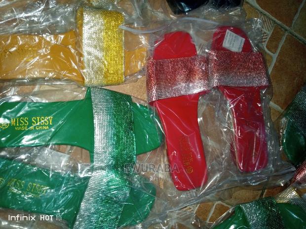 Color Matching Slippers · Photo 2