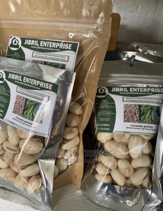 Whitish Sword Beans (Canavalia Gladiata) · Photo 1
