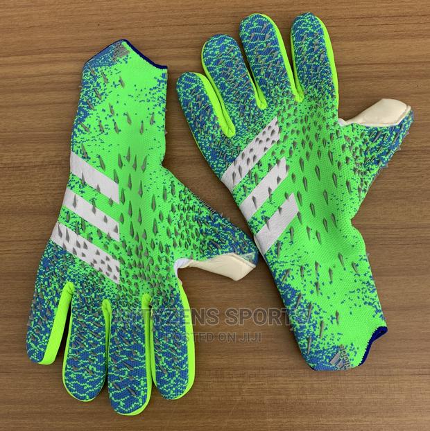 Adidas Predator Keepers Gloves · Photo 2