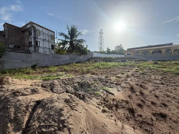 Registered Two Plots at Peduase, Close to the Police Station · Photo 1