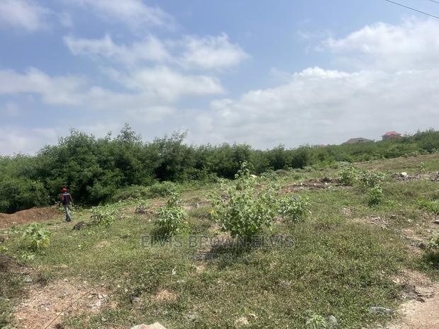 Do You Want to Buy a Plot of Land Very Close to E Motoway · Photo 2