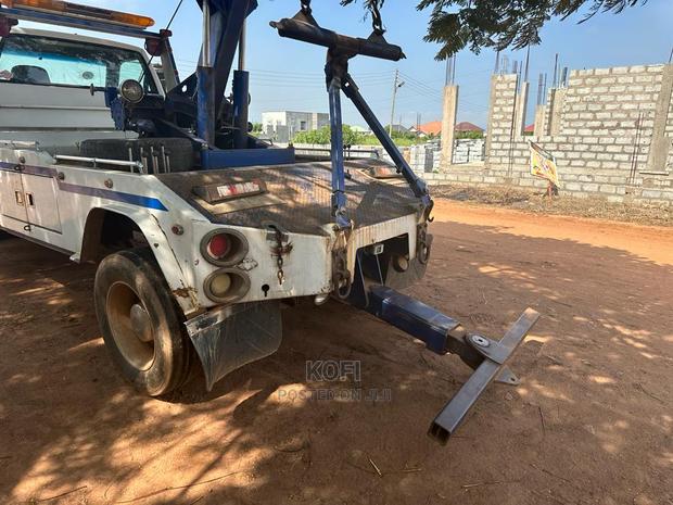 Tow Truck - GMC Caterpillar Wrecker Tow Truck · Photo 4