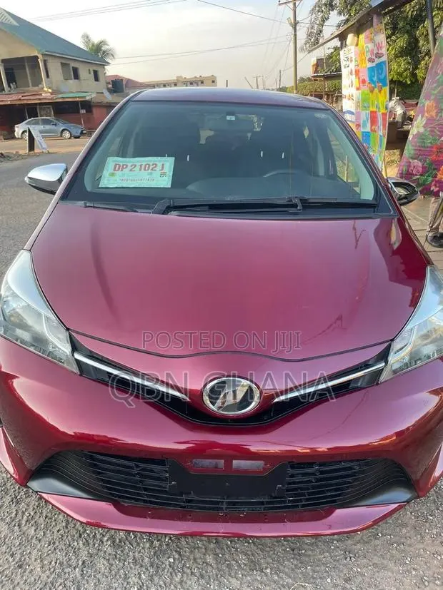 Toyota Vitz 2015 Burgundy · Photo 1
