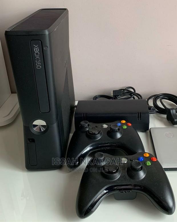 Xbox 360 Two Wireless Controller's · Photo 1