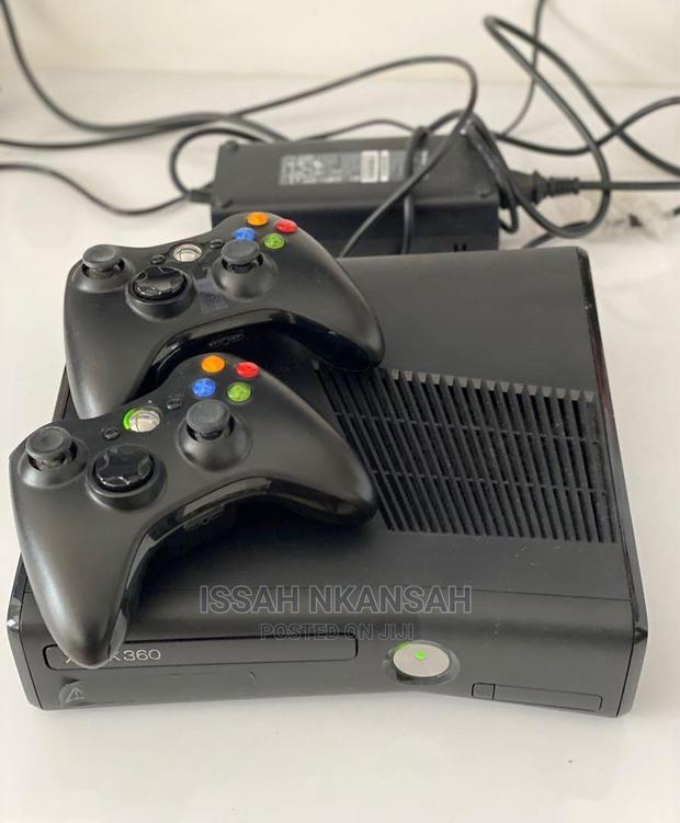 Xbox 360 Two Wireless Controller's · Photo 2